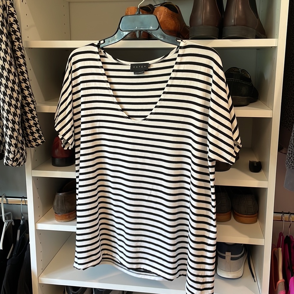 Hatch The Perfect Vee tshirt Size 2 / Medium